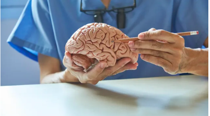 Chuyên gia cảnh báo: Làm điều này vào ban đêm có thể gây viêm não - Ảnh 1.