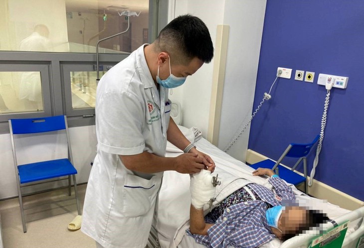 Cẩn trọng khi tiêm corticoid vào khớp để giảm đau - Ảnh 1. Cẩn trọng khi tiêm corticoid vào khớp để giảm đau - Ảnh 1.