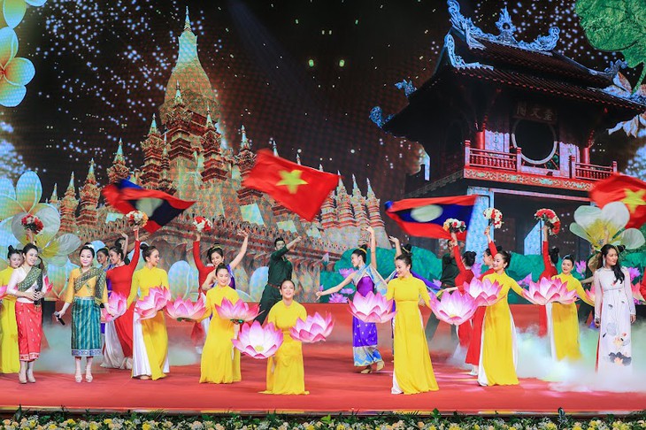 "Tình nghĩa Việt-Lào sáng hơn trăng rằm, thơm hơn đóa hoa nào thơm nhất" - Ảnh 6.
