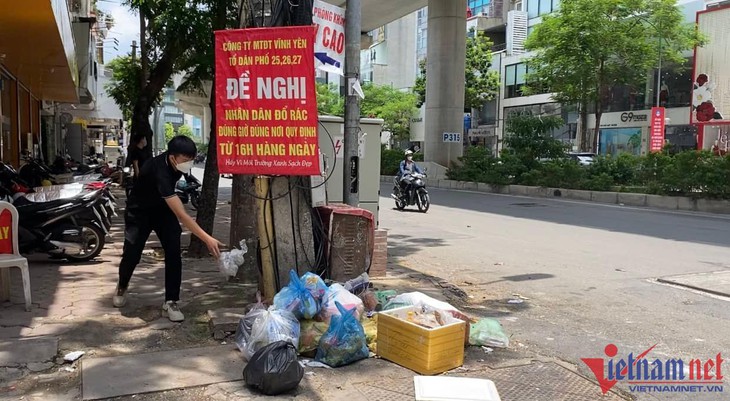 Không phân loại rác bị xử phạt, người dân, tổ dân phố cùng ngỡ ngàng - Ảnh 1.