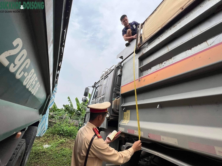 4.000 xe tải cơi nới thành thùng, 10.000 tài xế vi phạm nồng độ cồn bị xử lý - Ảnh 3. 4.000 xe tải cơi nới thành thùng, 10.000 tài xế vi phạm nồng độ cồn bị xử lý - Ảnh 3.