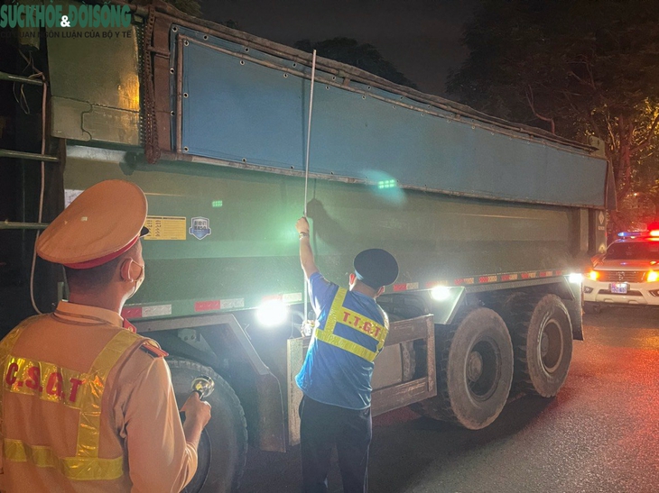 4.000 xe tải cơi nới thành thùng, 10.000 tài xế vi phạm nồng độ cồn bị xử lý - Ảnh 6. 4.000 xe tải cơi nới thành thùng, 10.000 tài xế vi phạm nồng độ cồn bị xử lý - Ảnh 6.