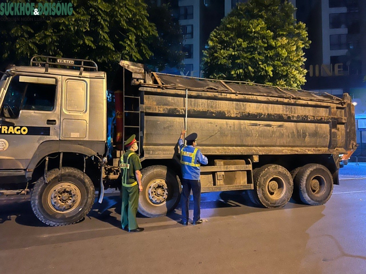 4.000 xe tải cơi nới thành thùng, 10.000 tài xế vi phạm nồng độ cồn bị xử lý - Ảnh 5. 4.000 xe tải cơi nới thành thùng, 10.000 tài xế vi phạm nồng độ cồn bị xử lý - Ảnh 5.