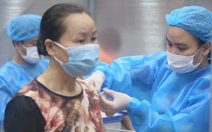 Thủ tướng Phạm Minh Chính yêu cầu đẩy nhanh tiêm vaccine phòng COVID-19 mũi 3, mũi 4