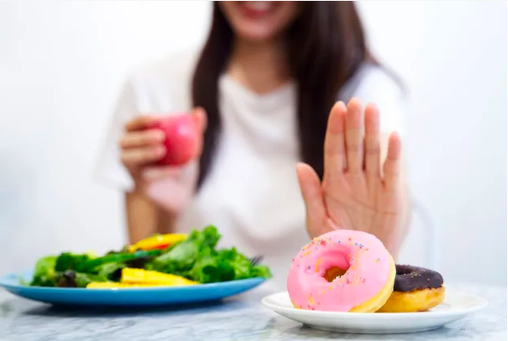5 mẹo giảm cân tồi tệ khiến bạn già đi nhanh chóng - Ảnh 1.