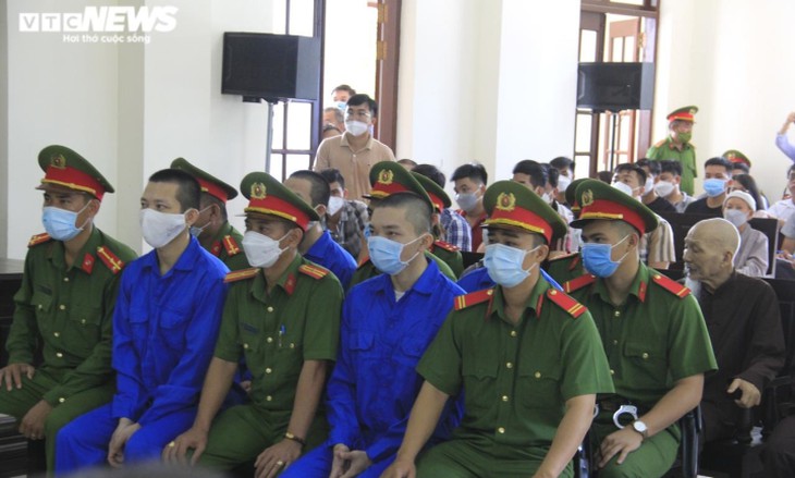 Mở lại phiên tòa xét xử 'thầy ông nội' Lê Tùng Vân và đồng phạm - Ảnh 1.