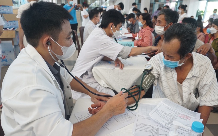 Tầm soát bệnh hen, phổi tắc nghẽn mạn tính miễn phí cho hàng trăm người dân
