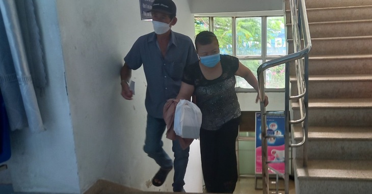 Khánh Hòa nô nức đi tiêm vaccine phòng COVID-19 mũi 4 - Ảnh 3.