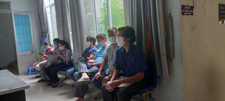 Khánh Hòa nô nức đi tiêm vaccine phòng COVID-19 mũi 4 - Ảnh 6.