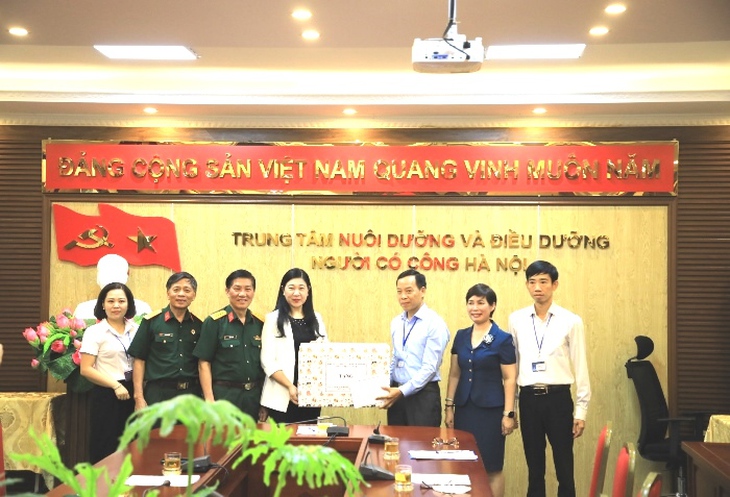 Hà Nội đẩy mạnh công tác chăm lo cho người có công dịp kỷ niệm 75 năm Ngày thương binh - liệt sỹ - Ảnh 4. Hà Nội đẩy mạnh công tác chăm lo cho người có công dịp kỷ niệm 75 năm Ngày thương binh - liệt sỹ - Ảnh 4.