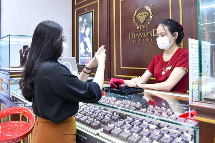 Giá vàng đảo chiều, tăng mạnh