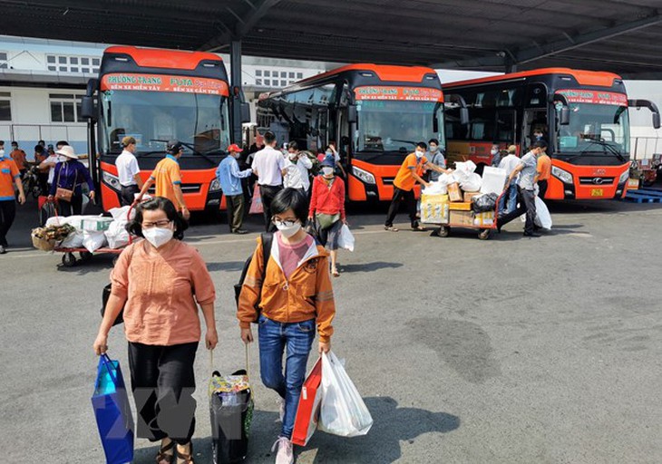 Hạ nhiệt giá xăng dầu, giảm áp lực chi phí cho người dân, doanh nghiệp - Ảnh 2. Hạ nhiệt giá xăng dầu, giảm áp lực chi phí cho người dân, doanh nghiệp - Ảnh 2.