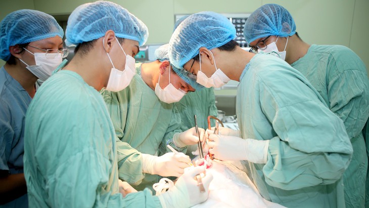 Thực hiện thành công ca ghép thận tự thân - Ảnh 1.