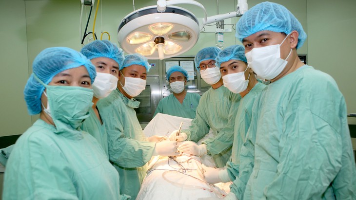 Thực hiện thành công ca ghép thận tự thân - Ảnh 5.