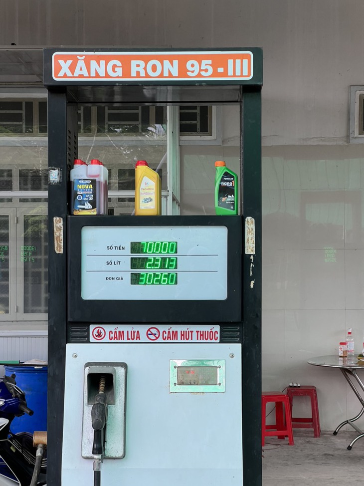 Xử phạt một loạt doanh nghiệp kinh doanh xăng dầu bán giá với cũ - Ảnh 2. Xử phạt một loạt doanh nghiệp kinh doanh xăng dầu bán giá với cũ - Ảnh 2.