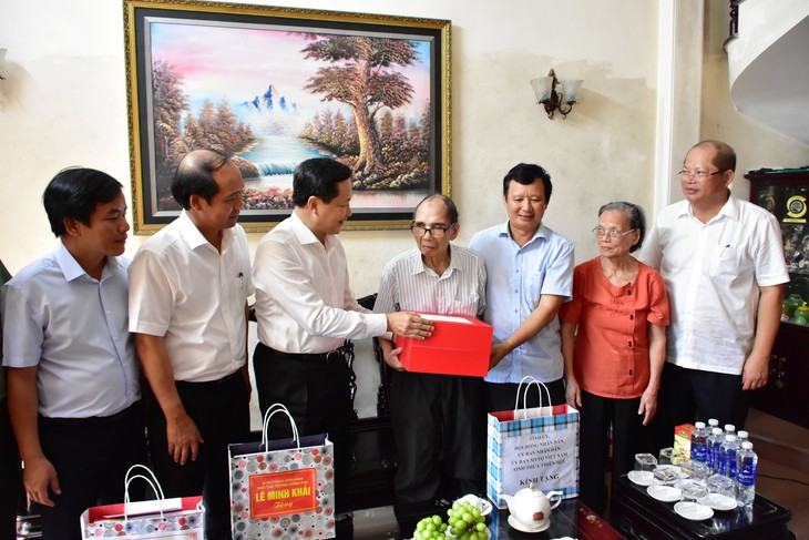 Lãnh đạo Đảng, Nhà nước tri ân các Anh hùng liệt sĩ, gia đình chính sách tại các tỉnh miền Trung - Ảnh 7. Lãnh đạo Đảng, Nhà nước tri ân các Anh hùng liệt sĩ, gia đình chính sách tại các tỉnh miền Trung - Ảnh 7.