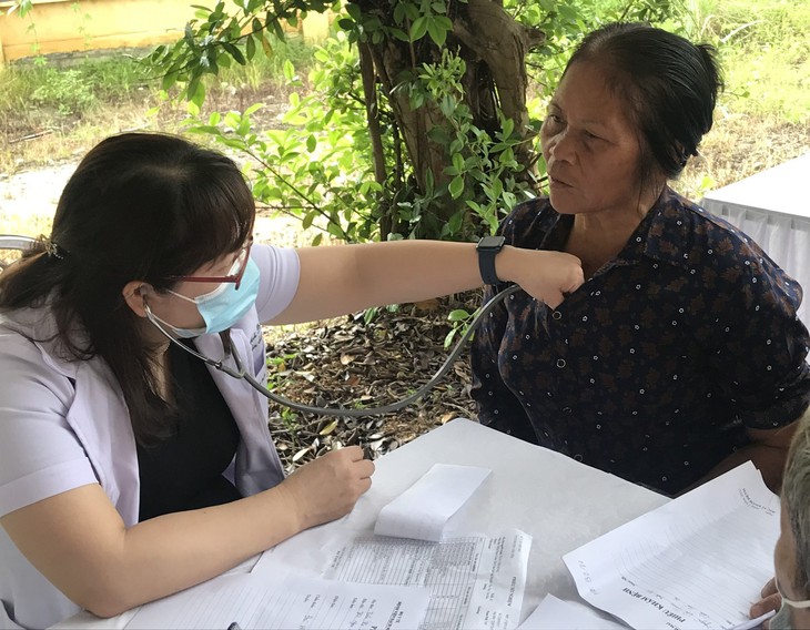 Đem tình thương đến với quê nghèo - Ảnh 2.