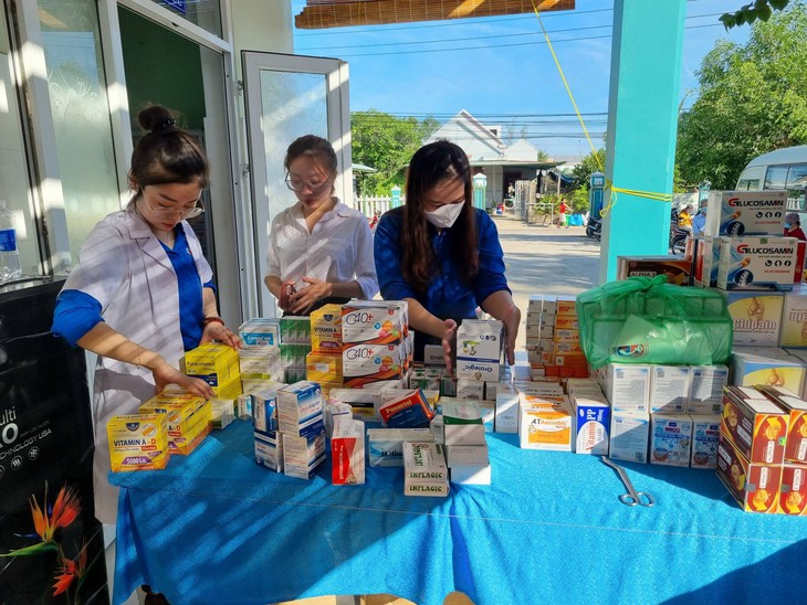 Tuổi trẻ ngành y hội tụ khám chữa bệnh, cấp phát thuốc miễn phí, tri ân người có công tại Quảng Nam - Ảnh 1. Tuổi trẻ ngành y hội tụ khám chữa bệnh, cấp phát thuốc miễn phí, tri ân người có công tại Quảng Nam - Ảnh 1.
