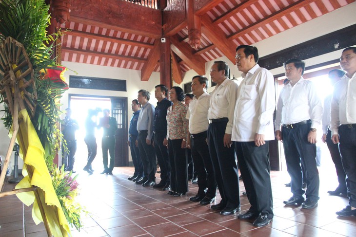 Lãnh đạo Đảng, Nhà nước tri ân các Anh hùng liệt sĩ, gia đình chính sách tại các tỉnh miền Trung - Ảnh 2. Lãnh đạo Đảng, Nhà nước tri ân các Anh hùng liệt sĩ, gia đình chính sách tại các tỉnh miền Trung - Ảnh 2.
