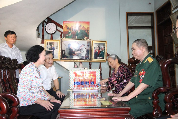 Lãnh đạo Đảng, Nhà nước tri ân các Anh hùng liệt sĩ, gia đình chính sách tại các tỉnh miền Trung - Ảnh 3. Lãnh đạo Đảng, Nhà nước tri ân các Anh hùng liệt sĩ, gia đình chính sách tại các tỉnh miền Trung - Ảnh 3.