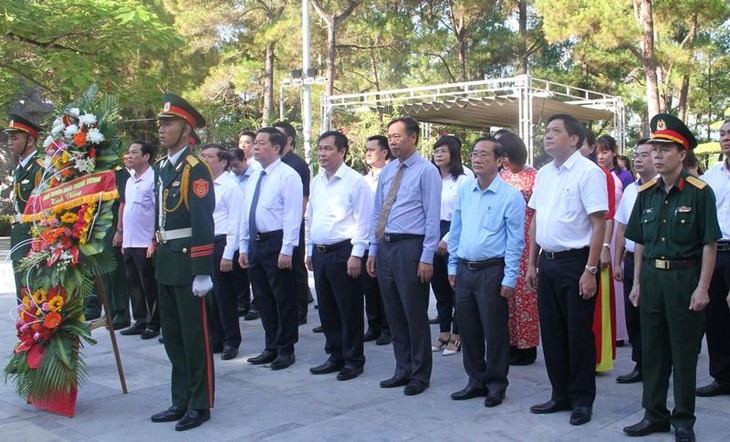 Lãnh đạo Đảng, Nhà nước tri ân các Anh hùng liệt sĩ, gia đình chính sách tại các tỉnh miền Trung - Ảnh 5. Lãnh đạo Đảng, Nhà nước tri ân các Anh hùng liệt sĩ, gia đình chính sách tại các tỉnh miền Trung - Ảnh 5.