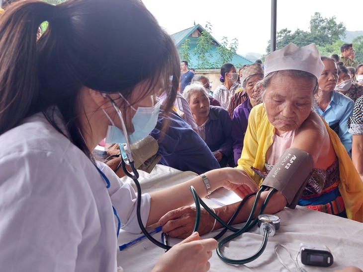 Đoàn Thanh niên Bộ Y tế thăm khám sức khỏe cho bà con vùng sâu, vùng xa - Ảnh 10.