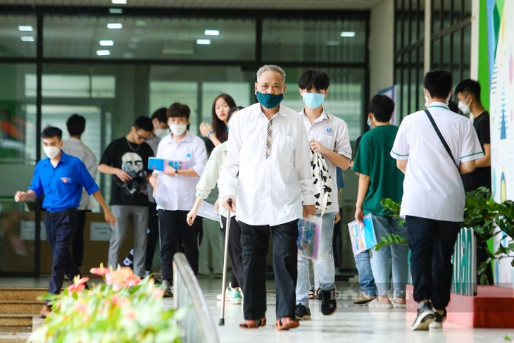 Thí sinh 82 tuổi đã đỗ tốt nghiệp THPT, sẽ nộp xét tuyển vào trường trung cấp Y Dược - Ảnh 2.