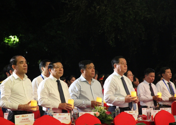 "Màu hoa đỏ" tri ân những xương máu đã được tiền nhân cống hiến - Ảnh 4.