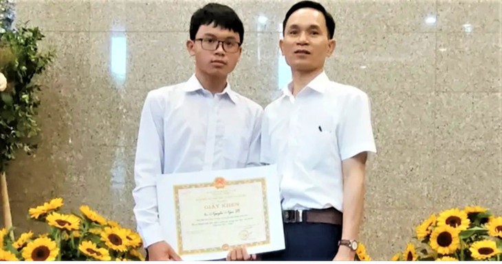 Thủ khoa học trường làng đạt điểm tuyệt đối 3 môn khối A là ai? - Ảnh 2.