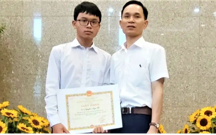 Chân dung thủ khoa 'trường làng' đạt điểm tuyệt đối 3 môn khối A