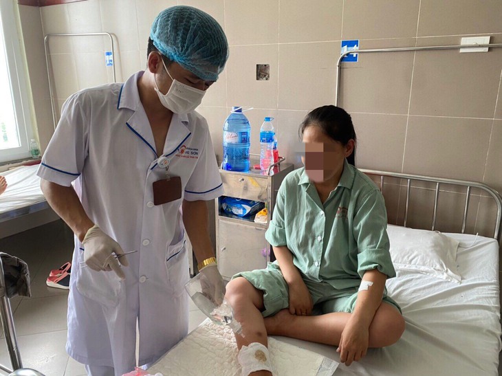 Nguy cơ tàn phế do dùng thuốc nam chữa bệnh - Ảnh 1. Nguy cơ tàn phế do dùng thuốc nam chữa bệnh - Ảnh 1.