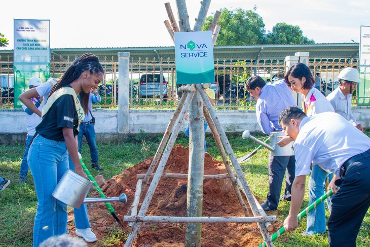 Miss Earth chung tay cùng NovaGroup cải thiện mỹ quan thành phố biển Phan Thiết - Ảnh 4. Miss Earth chung tay cùng NovaGroup cải thiện mỹ quan thành phố biển Phan Thiết - Ảnh 4.