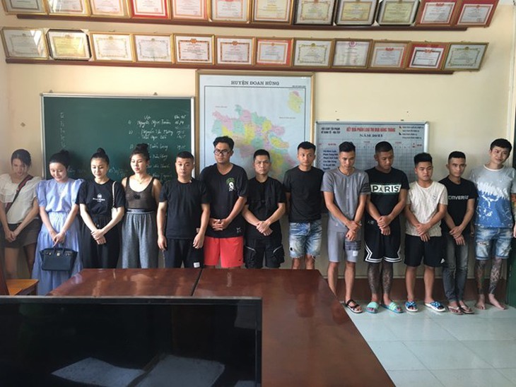 Phát hiện 13 đối tượng dương tính với ma túy trong ngày khai trương quán karaoke - Ảnh 1. Phát hiện 13 đối tượng dương tính với ma túy trong ngày khai trương quán karaoke - Ảnh 1.