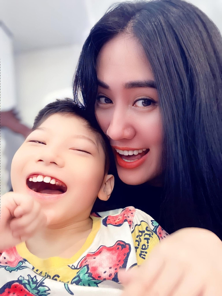 Vợ Doãn Quốc Đam trong "Đấu trí: Đời thực long đong phận má hồng, nuôi con nhỏ bệnh nặng - Ảnh 6.