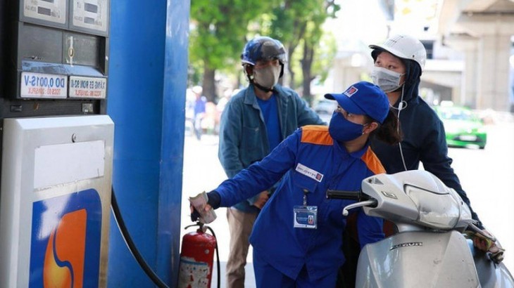 Bộ Tài chính nghiên cứu, đề xuất giảm các loại thuế, phí liên quan đến xăng dầu, tiêu dùng - Ảnh 2. Bộ Tài chính nghiên cứu, đề xuất giảm các loại thuế, phí liên quan đến xăng dầu, tiêu dùng - Ảnh 2.
