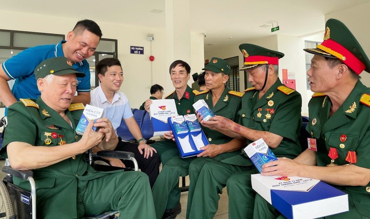 Đồng hành xoa dịu nỗi đau chiến tranh bằng món quà sức khoẻ ý nghĩa - Ảnh 1.