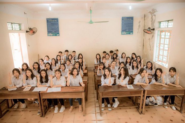 Thi tốt nghiệp THPT 2022: Lớp có 40/44 học sinh đạt trên 9 điểm môn Ngữ văn - Ảnh 1. Thi tốt nghiệp THPT 2022: Lớp có 40/44 học sinh đạt trên 9 điểm môn Ngữ văn - Ảnh 1.