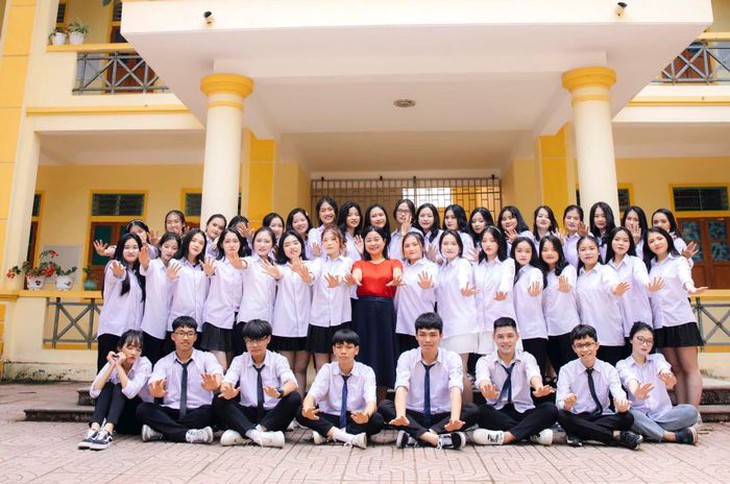 Thi tốt nghiệp THPT 2022: Lớp có 40/44 học sinh đạt trên 9 điểm môn Ngữ văn - Ảnh 2. Thi tốt nghiệp THPT 2022: Lớp có 40/44 học sinh đạt trên 9 điểm môn Ngữ văn - Ảnh 2.