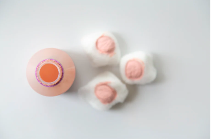 Mối nguy hại về việc sử dụng kem dưỡng da calamine làm kem lót đang hot trên TikTok - Ảnh 1.