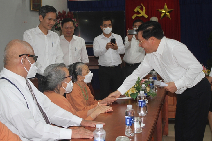 Nhiều hoạt động của lãnh đạo Đảng, Nhà nước dịp kỷ niệm 75 năm Ngày Thương binh – Liệt sĩ - Ảnh 6. Nhiều hoạt động của lãnh đạo Đảng, Nhà nước dịp kỷ niệm 75 năm Ngày Thương binh – Liệt sĩ - Ảnh 6.