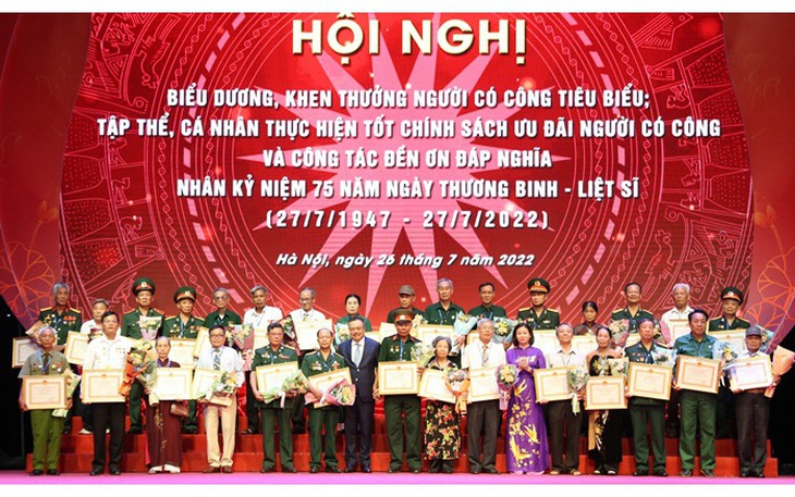 Hà Nội tri ân người có công tiêu biểu dịp kỷ niệm 75 năm Ngày Thương binh - Liệt sĩ