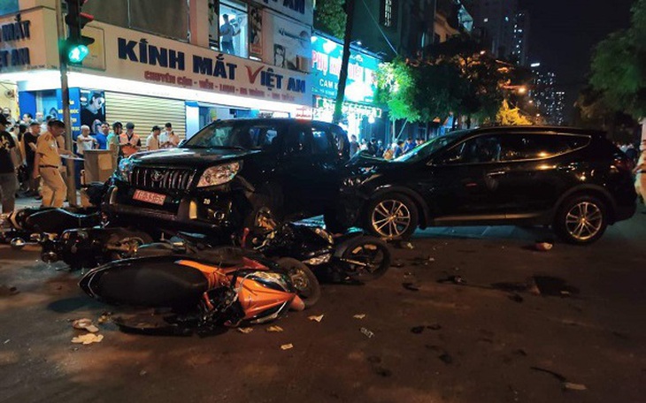 Vừa xảy ra vụ tai nạn liên hoàn nghiêm trọng tại quận Hà Đông