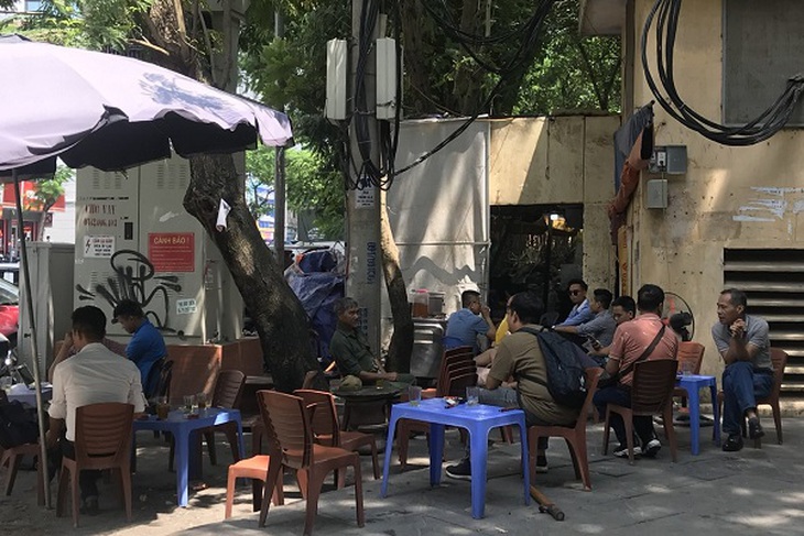 Kiếm bạc triệu ngày nóng từ quán trà đá vỉa hè - Ảnh 9.
