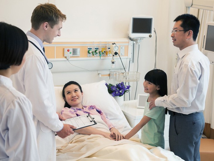 Hỏi đáp cùng chuyên gia ung thư - bác sĩ Ang Peng Tiam - Ảnh 2. Hỏi đáp cùng chuyên gia ung thư - bác sĩ Ang Peng Tiam - Ảnh 2.