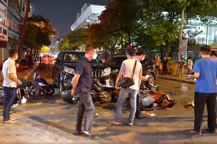 Tạm giữ tài xế gây tai nạn liên hoàn nghiêm trọng tại quận Hà Đông - Ảnh 3. Tạm giữ tài xế gây tai nạn liên hoàn nghiêm trọng tại quận Hà Đông - Ảnh 3.