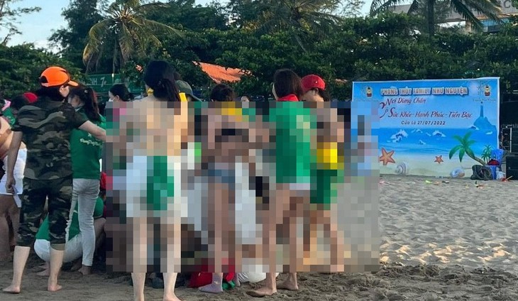 Xử phạt hành chính đơn vị tổ chức cho nhóm người có hành vi phản cảm trên bãi biển Cửa Lò - Ảnh 1. Xử phạt hành chính đơn vị tổ chức cho nhóm người có hành vi phản cảm trên bãi biển Cửa Lò - Ảnh 1.