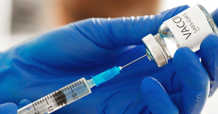 Do dự tiêm vaccine COVID-19, bệnh nhân suy tim có thể đối mặt rủi ro lớn - Ảnh 1.