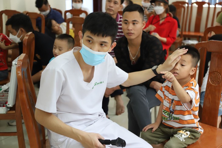 Bệnh viện Mắt Hà Nội 2 khám, chỉ định phẫu thuật các dị tật mắt tại Vĩnh Phúc - Ảnh 1. Bệnh viện Mắt Hà Nội 2 khám, chỉ định phẫu thuật các dị tật mắt tại Vĩnh Phúc - Ảnh 1.
