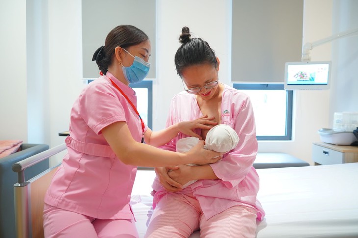 Sữa mẹ - Tấm lá chắn vững vàng bảo vệ trẻ trước nỗi lo dịch chồng dịch - Ảnh 3.