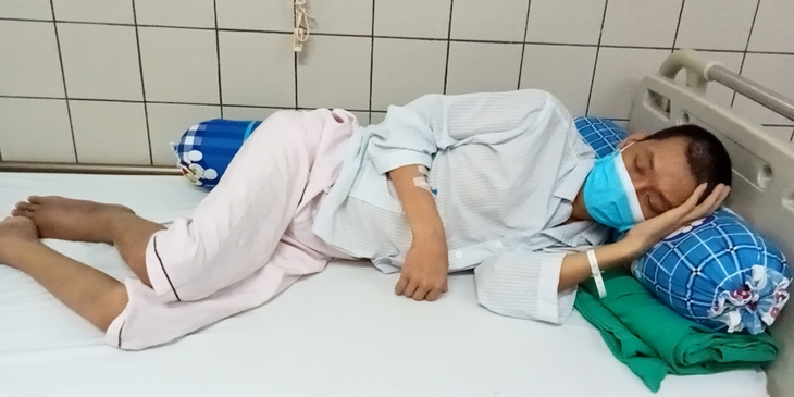 MS 773: Người vợ nghèo mong có được 70 triệu đồng để cứu lấy chân của người chồng - Ảnh 3. MS 773: Người vợ nghèo mong có được 70 triệu đồng để cứu lấy chân của người chồng - Ảnh 3.